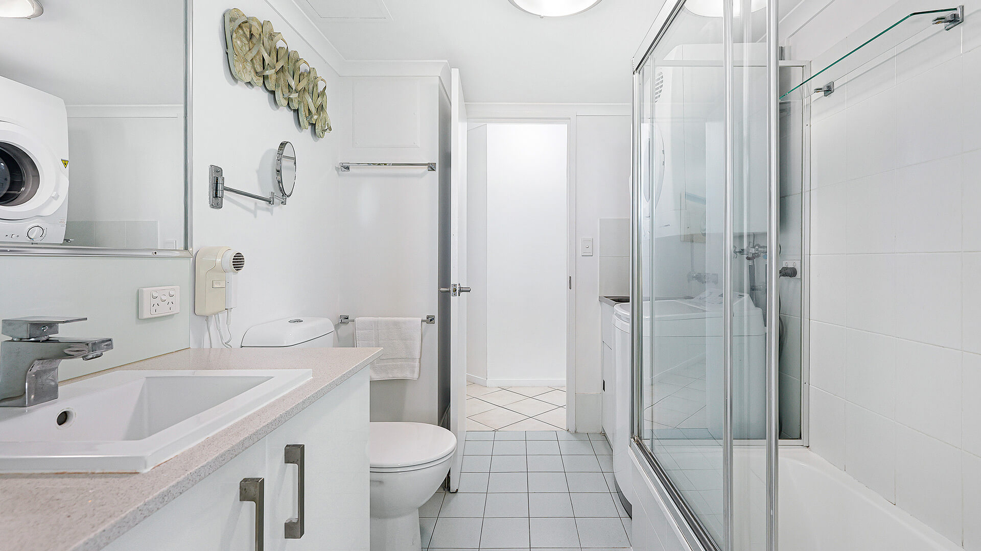 Modern bathroom with walk-in shower in the Superior 1 Bedroom Ocean View Apartment at ULTIQA Points North.